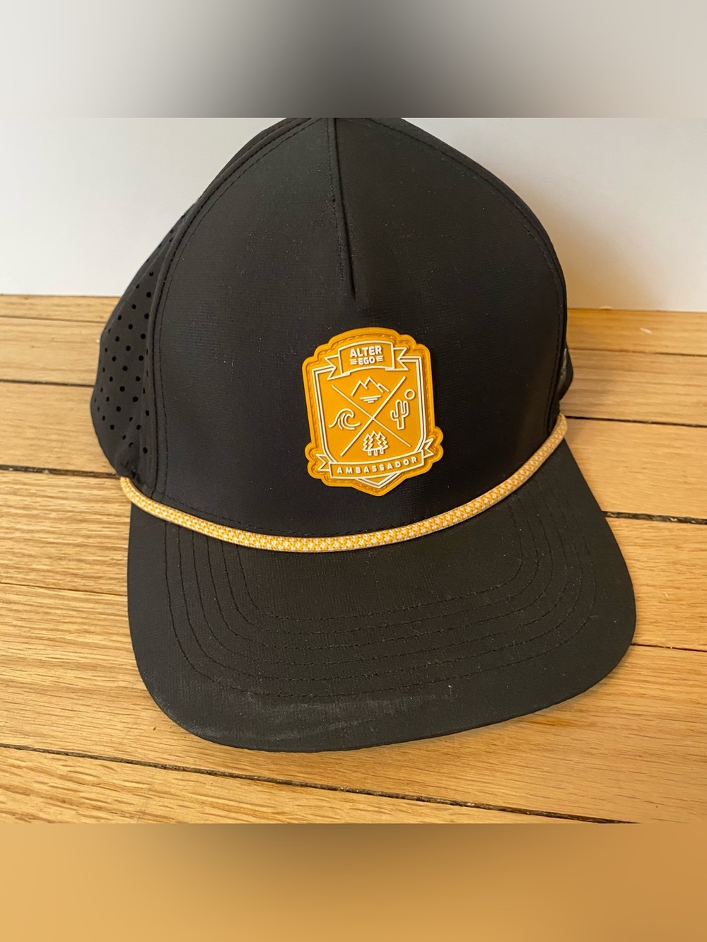 Alter Ego Running Ambassador Black Yellow Snapback Hat Cap Vented Running Active